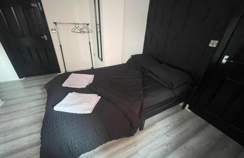 Leicester House | Double Room & Ensuite in Glenfield