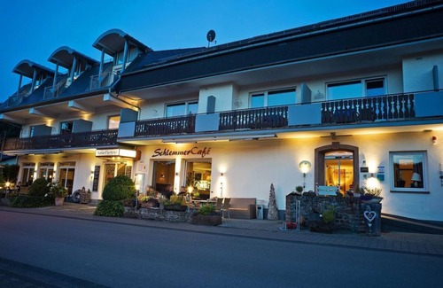 Meerfeld House | Double room "Maarblick Premium" shower/WC/balcony - NaturPurHotel Maarblick