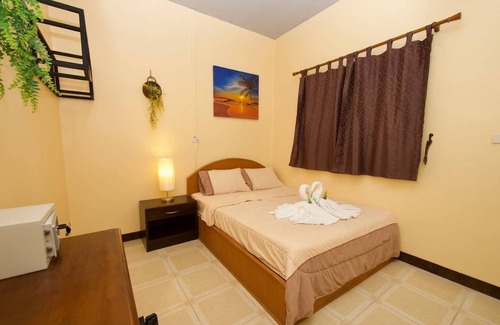 Nanai Road House | ⭐ Double Room ❤️ New Pool, Patio, AirCon & WiFi ⭐