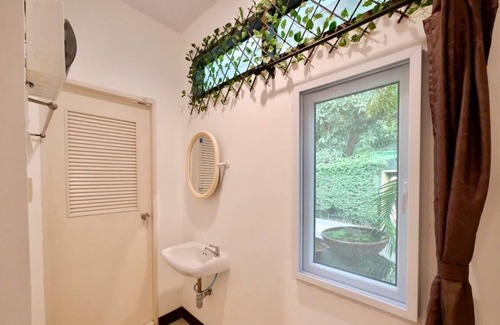 Nanai Road House | ⭐ Double Room ❤️ New Pool, Patio, AirCon & WiFi ⭐