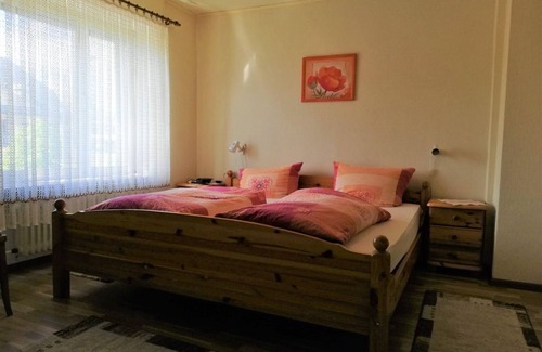 Trittenheim Bed & Breakfast | Double Room Shower/WC - Weingut-Gästehaus Hermes-Lex