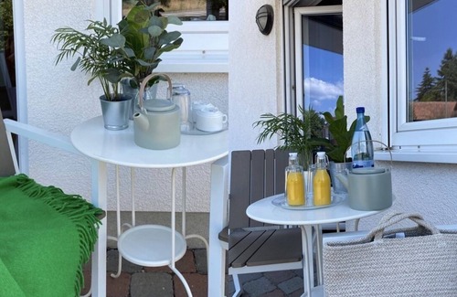 Walsheim Apartment | Double room-Standard-Private Bathroom-Courtyard view