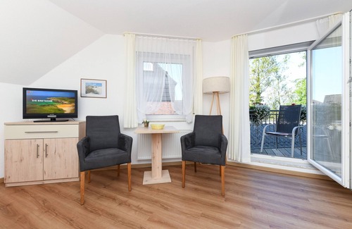 Neuharlingersiel Cottage | Double room with balcony or terrace - Double room in the Hotel-Pension
