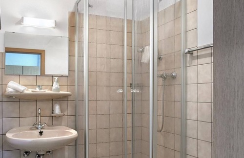 Brodenbach Bed & Breakfast | Double room with satellite TV - Pension Haus am Walde