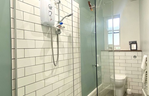 Clifton House | Double Room with Shared Bathroom