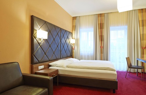 Maxglan Hotel | Double room with shower, toilet - Villa Ceconi, hotel