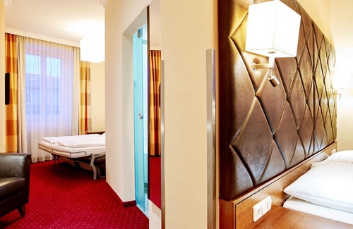 Maxglan Hotel | Double room with shower, toilet - Villa Ceconi, hotel