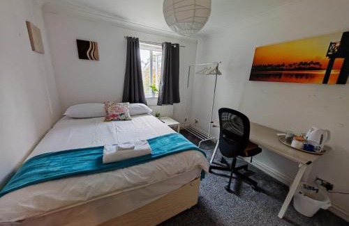 Bournemouth House | Double Rooms near Bournemouth Hospital ensuite or shared bathroom options