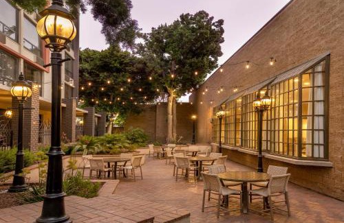 San Bernardino Hotel | DoubleTree by Hilton San Bernardino