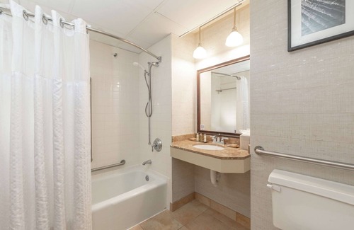 Bloomington Hotel | Doubletree by Hilton Bloomington - Minneapolis South