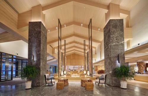 Changbai Mountain North Slope Hotel | DoubleTree by Hilton Changbaishan Hot Spring
