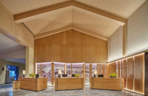 Changbai Mountain North Slope Hotel | DoubleTree by Hilton Changbaishan Hot Spring