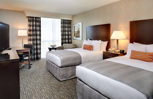 Detroit Hotel | DoubleTree by Hilton Detroit - Dearborn