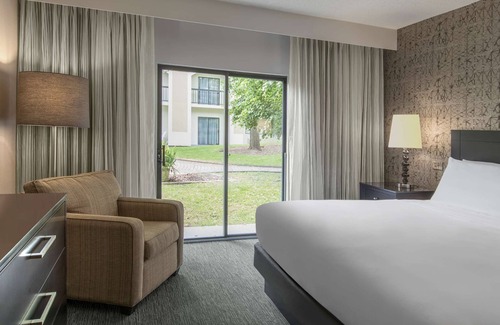 Wood Dale Hotel | DoubleTree by Hilton Hotel Chicago Wood Dale - Elk Grove