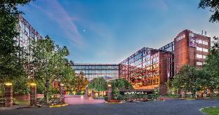 Queens Hotel | DoubleTree by Hilton New York-LaGuardia