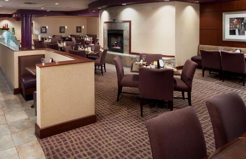 Sharonville Hotel | DoubleTree Suites by Hilton Hotel Cincinnati - Blue Ash