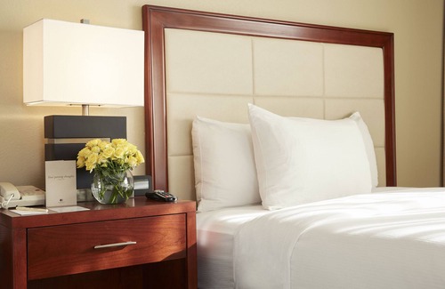 Sharonville Hotel | DoubleTree Suites by Hilton Hotel Cincinnati - Blue Ash