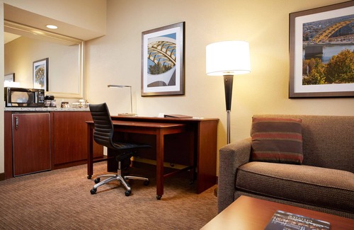 Sharonville Hotel | DoubleTree Suites by Hilton Hotel Cincinnati - Blue Ash