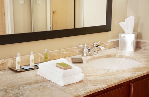 Sharonville Hotel | DoubleTree Suites by Hilton Hotel Cincinnati - Blue Ash
