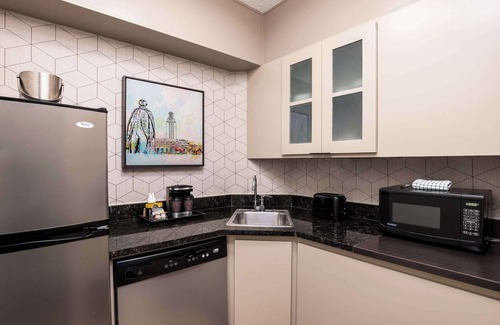 Capitol District Hotel | DoubleTree Suites by Hilton Austin Downtown Capitol