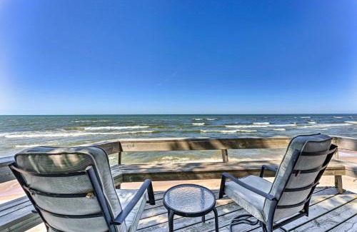 Douglas House | Douglas Whispering Winds Cottage with Beach!