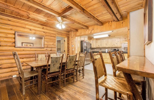 Rocky Grove Cabin | Down The Creek: Lovely Gatlinburg Cabin for Family Vacations and Large Groups.