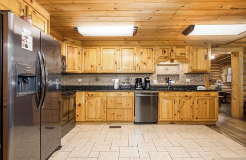 Rocky Grove Cabin | Down The Creek: Lovely Gatlinburg Cabin for Family Vacations and Large Groups.