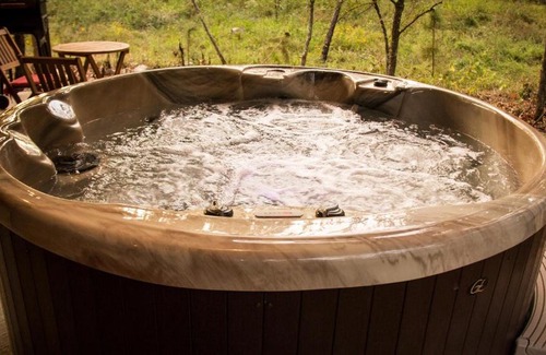Hochatown House | Down Time Studio Cabin w Hot Tub