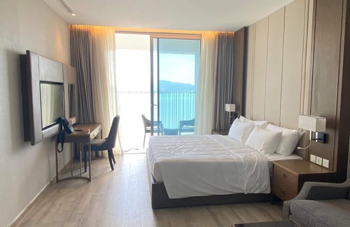Tran Phu Beach Hotel | Down town Nha Trang beach