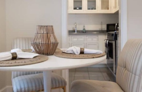 Downtown West Palm Beach House | Downtown 2 bedroom 2 bath cottage