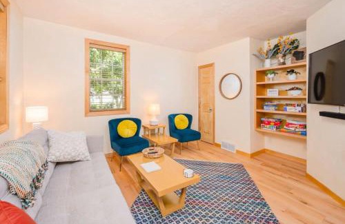 Appleton House | Downtown 2BR Home - Lawrence University College Ave