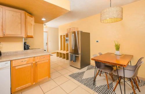 Appleton House | Downtown 2BR Home - Lawrence University College Ave