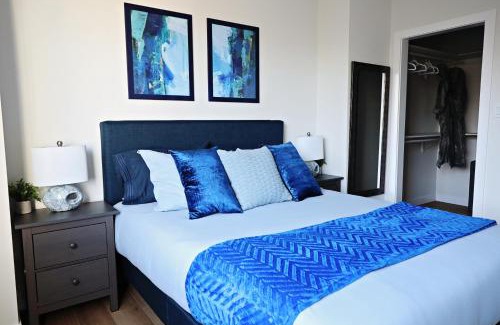 North Central Edmonton House | Downtown 3 Queen Beds,Double Garage,Disney+