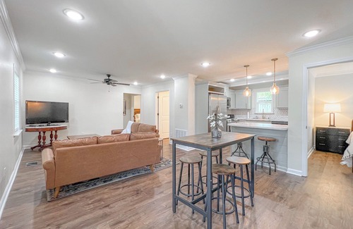 Starkville House | Downtown Access | Modern | Retreat