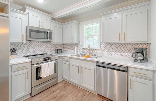 Starkville House | Downtown Access | Modern | Retreat