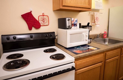 Downtown Pittsburgh Apartment | Downtown Apt | Walk Everywhere | Clean + Safe