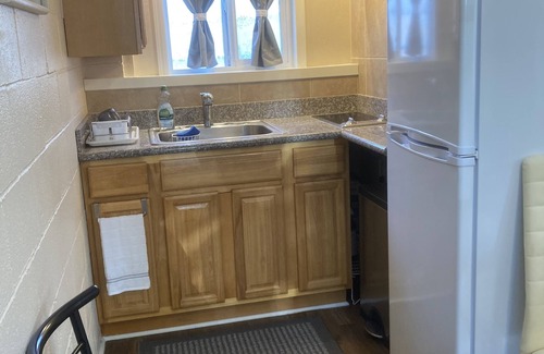 Ashland Cottage | Downtown Ashland private cottage with garden patio