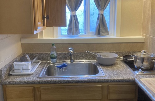 Ashland Cottage | Downtown Ashland private cottage with garden patio