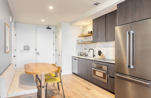 Rainey Street Historic District Condo | Downtown Austin Condo | 1BR + Sleep Sofa | Natiivo