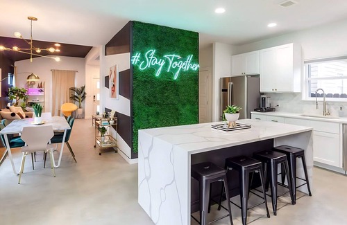 Govalle House | Downtown Austin Oasis w Pool & Hot Tub—Sleeps 16