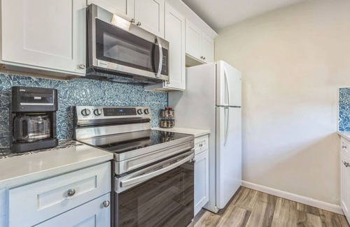 Crescent Lake Apartment | Downtown | Beaches | 3 Beds