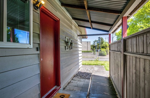 Vose Apartment | Downtown Beaverton Hideaway 4