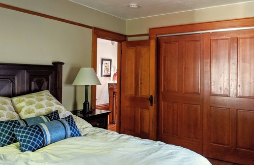 Mapleton Hill House | Downtown Boulder! Mapleton Hill! Walk to Pearl Street & hiking. Monthly Rental