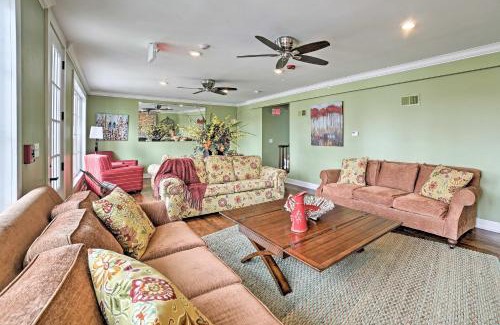 Downtown Branson House | Downtown Branson Home with Pool Near The Landing!
