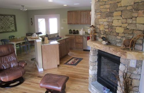 Brevard Cottage | Downtown Brevard Cottage - Hot Tub/ Walk To Town