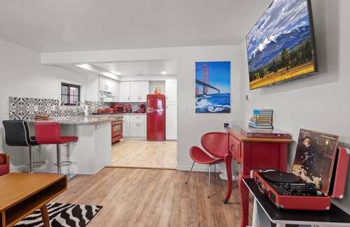 Williams House | Downtown Burgundy Bungalow w/Fully Fenced Yard, AC, W/D, 3 Smart TVs, WiFi