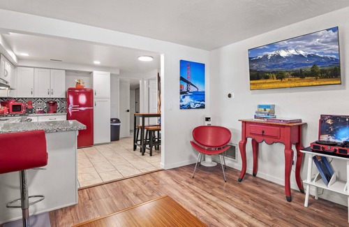 Williams House | Downtown Burgundy Bungalow w/Fully Fenced Yard, AC, W/D, 3 Smart TVs, WiFi