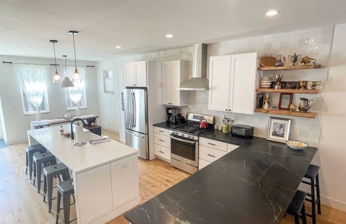 Buena Vista House | Downtown BV Main St 311 Private Home