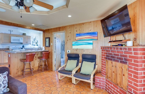 Carlsbad Village Apartment | Downtown Carlsbad Apartment < 1/2 Mi to Beach!