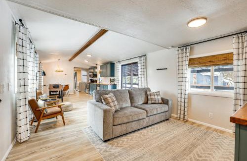 Cascade House | Downtown Cascade Vacation Rental Less Than 1 Mi to Lake!